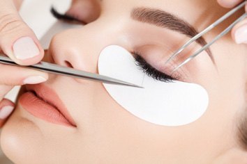 Eyelash Extensions – Star Nails
